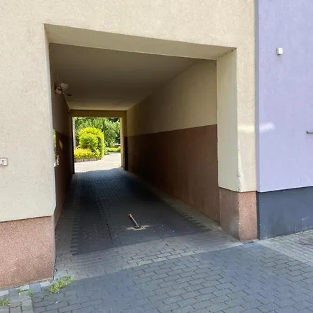 Schoene Mit Kostenlosem Parkplatz Lägenhet