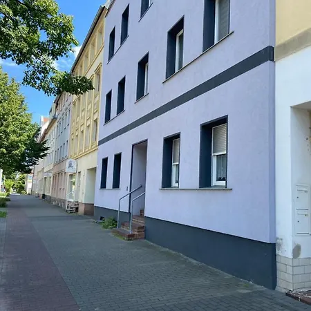 Schoene Mit Kostenlosem Parkplatz Lägenhet