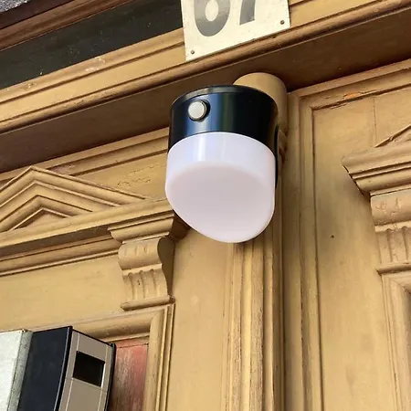 Schoene Mit Kostenlosem Parkplatz *