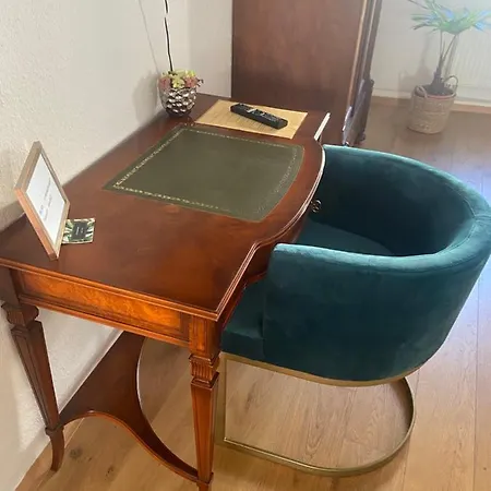 Schoene Mit Kostenlosem Parkplatz Apartmán