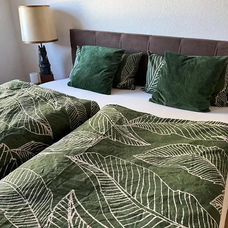 Schoene Mit Kostenlosem Parkplatz Apartmán *