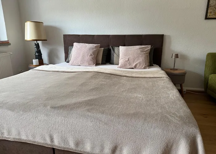 Schoene Mit Kostenlosem Parkplatz 科特布斯